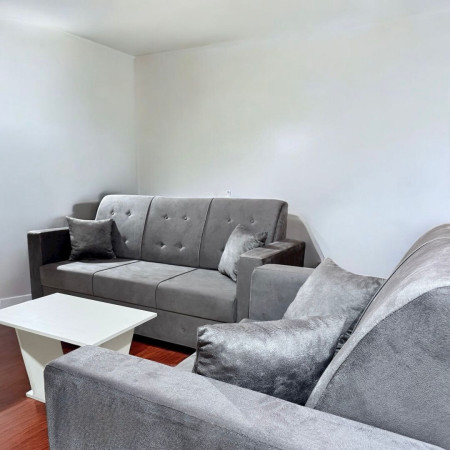 SOFA NEW ITA 3 - 2 LUGARES GRIS + 4 ALMOHADAS + MESITA DE REGALO